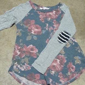 🍁2 for $10🍁 Girls floral patch long tee